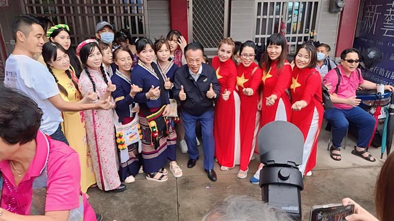 自信綻放，太保姐妹花熱情踩街
